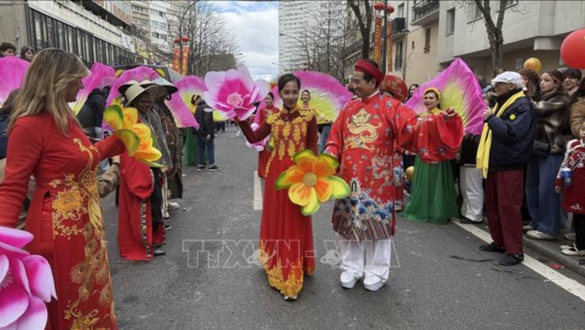 Vietnamese culture leaves its mark at France’s largest Lunar New Year parade